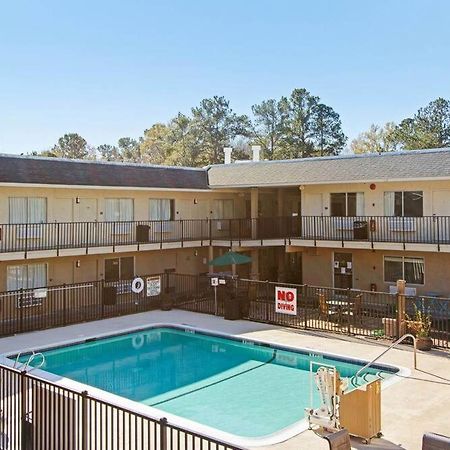 Fairbridge Inn & Suites Richmond Hill Buitenkant foto